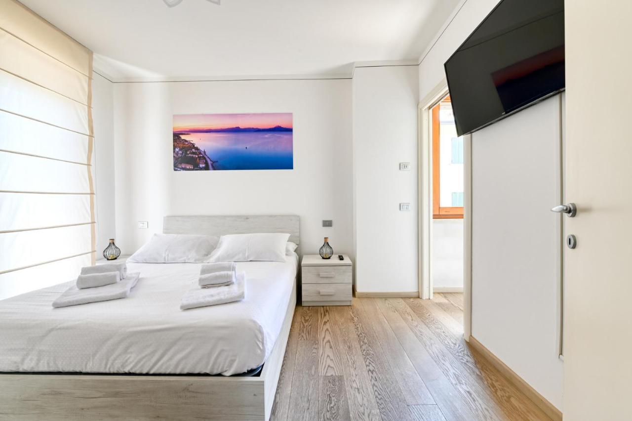 Pearl House - Sirmione Holiday - Jacuzzi Privata Εξωτερικό φωτογραφία