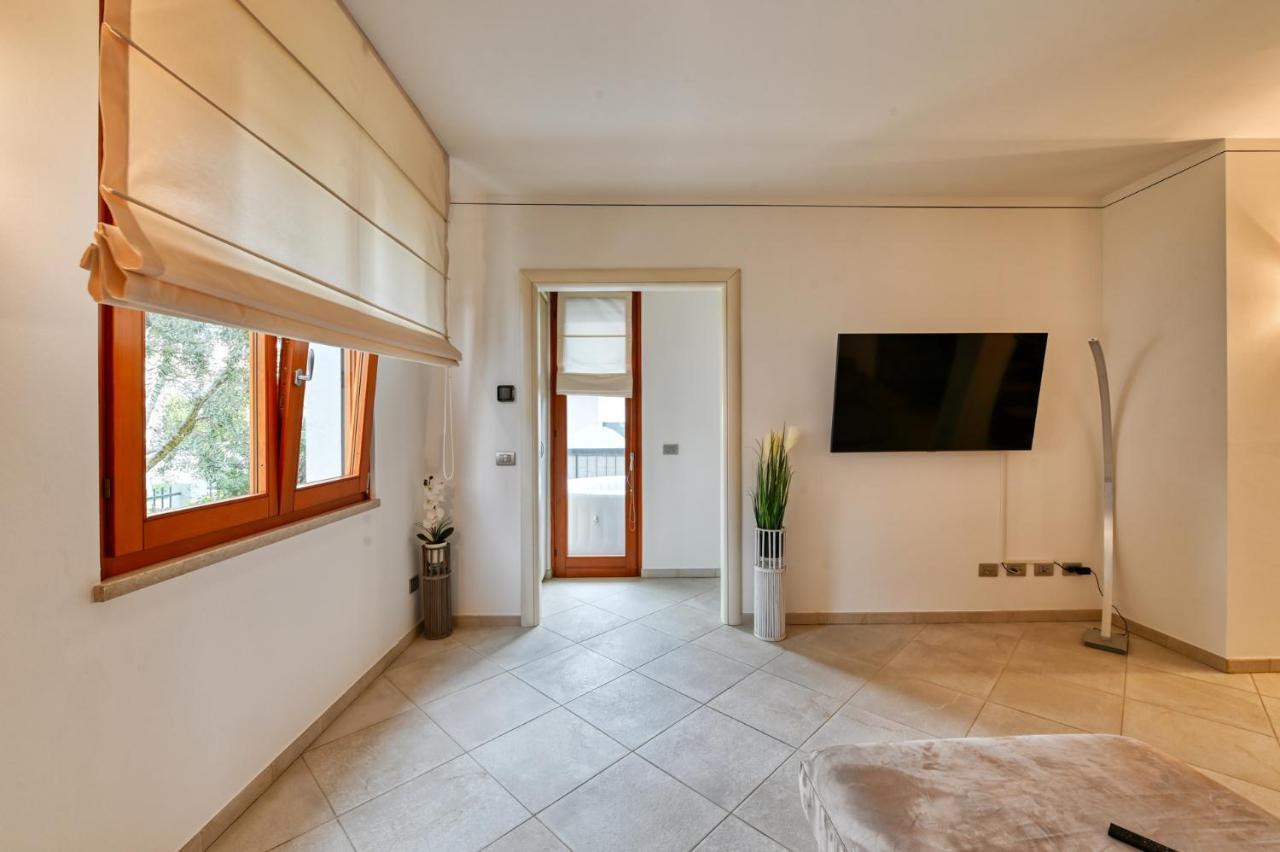 Pearl House - Sirmione Holiday - Jacuzzi Privata Εξωτερικό φωτογραφία